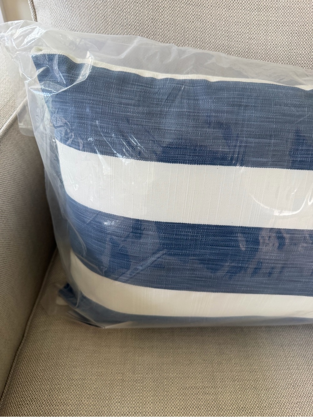POTTERY BARN Striped Pillows Indoor Outdoor Blue White Noah Set 2 Classic Cabana - Picture 4 of 8